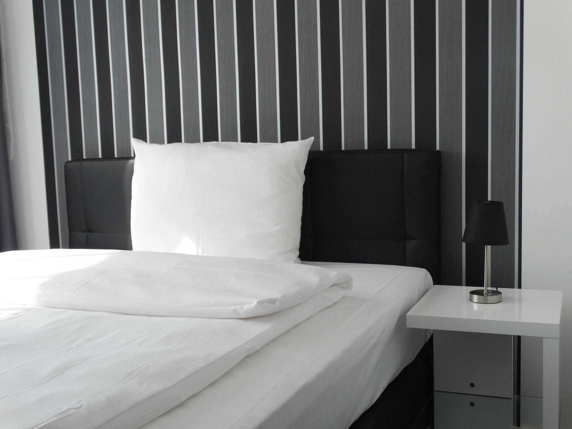 Hotel Stay Ессен Екстер'єр фото